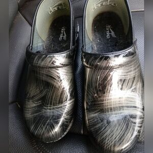 Women’s Dansko Size 40 Clogs.,Sz 9 USA Black/Gray.
